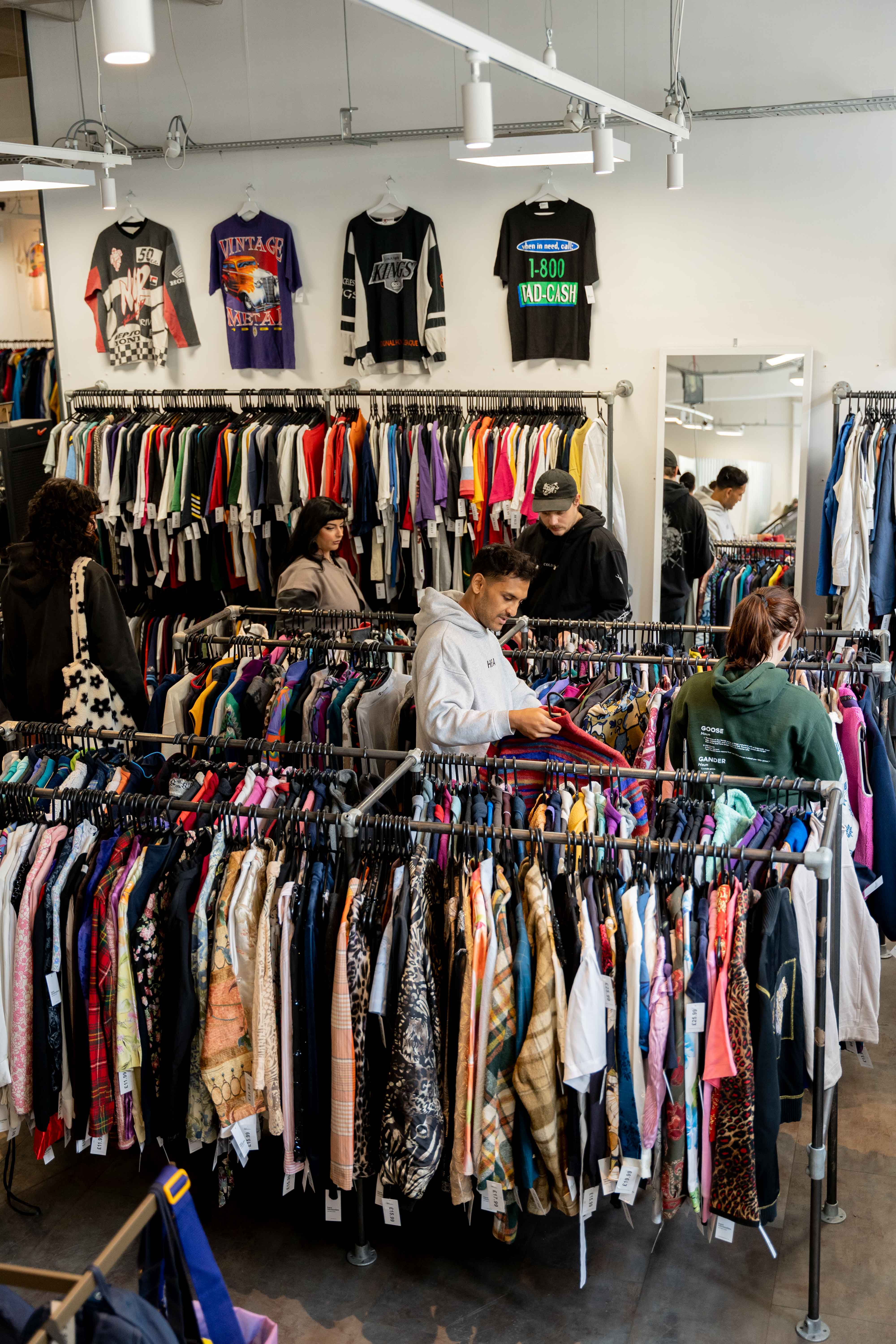 THRIFT WEAR MARKET & FLEAMARTKET TOUrr カジュアルシャツ メンズ Manchester thrift market | Clothes Cycle